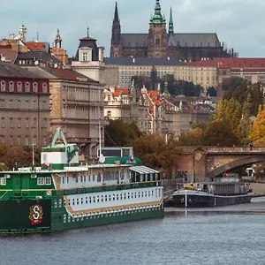 Admiral Hotel na wodzie Praga